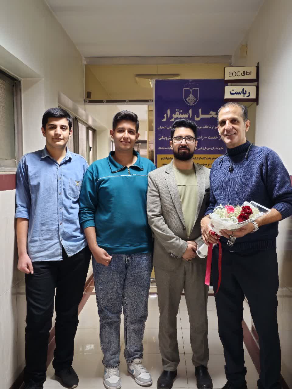 تبریک و اهدای دسته گل به مناسبت روز پرستار