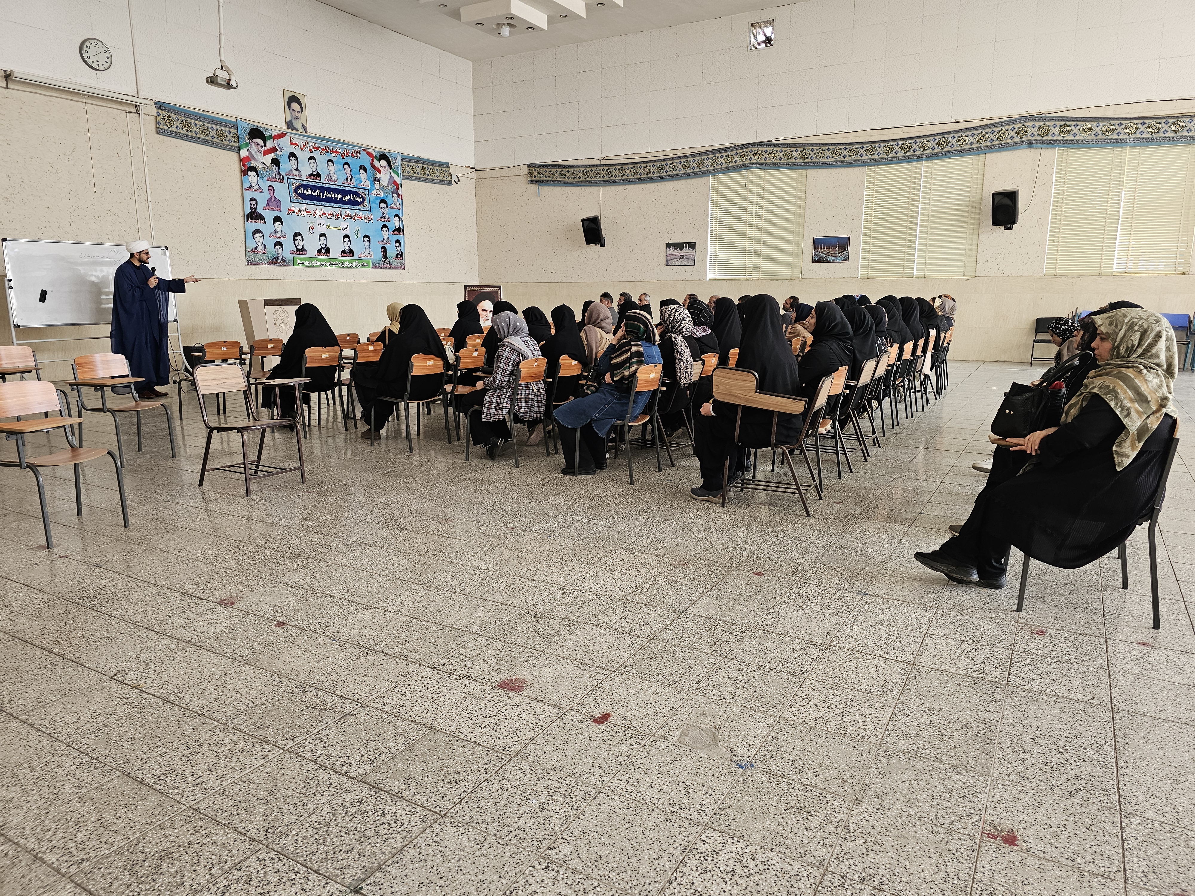 برگزاری جلسه اول مشاوره خانواده-موضوع شناخت نوجوان-استاد احمدی