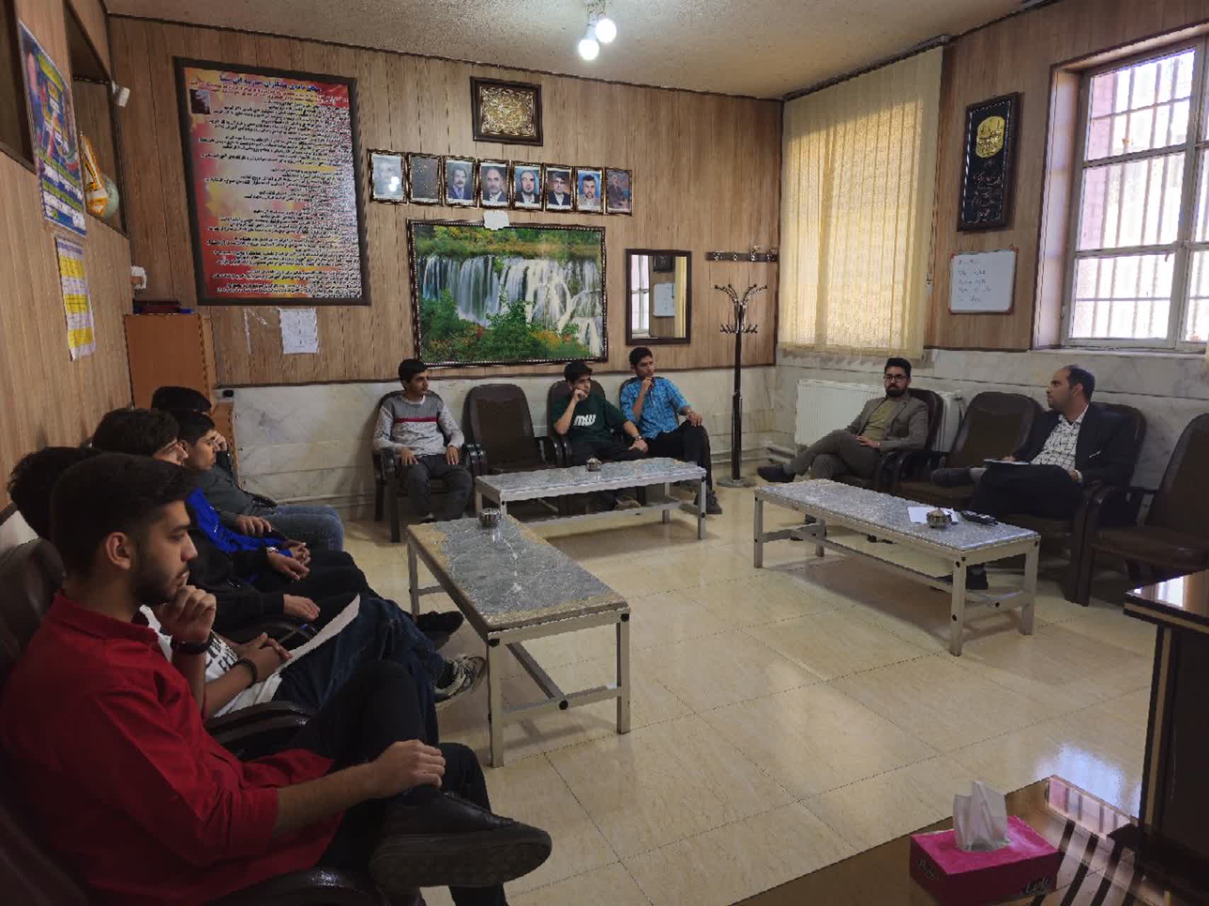 اولین جلسه شورای پایگاه بسیج دانش آموزی دبیرستان